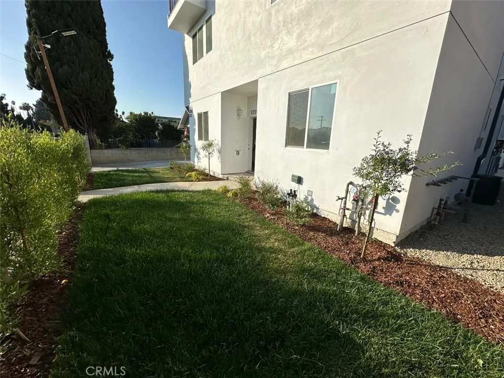 1731 E 69th Street, Los Angeles, California 90001 home-pic-30